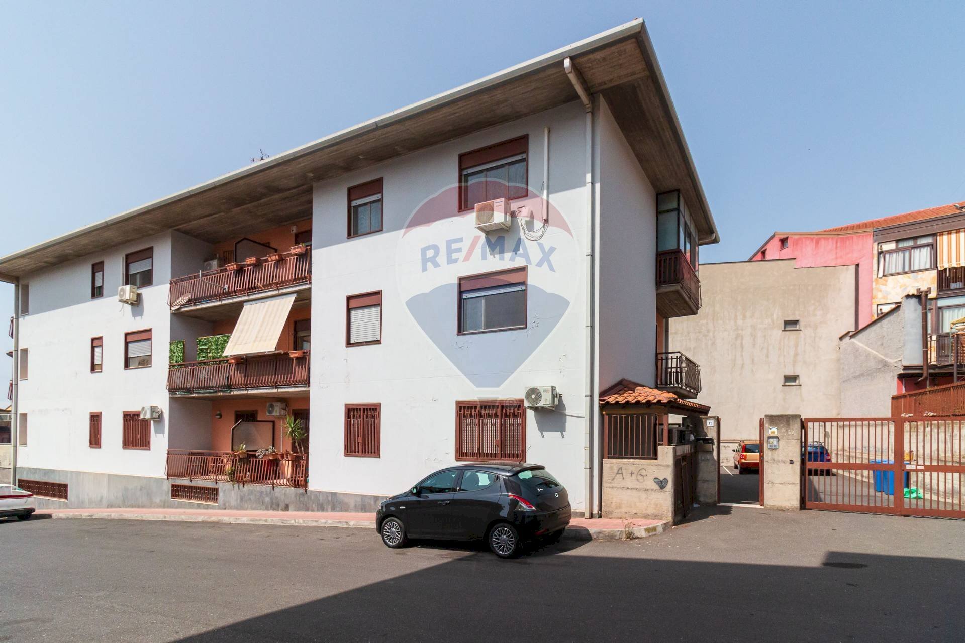 Edificio all\'aperto - Trilocale Antonino Corsaro
 
11, Camporotondo Etneo - foto 1