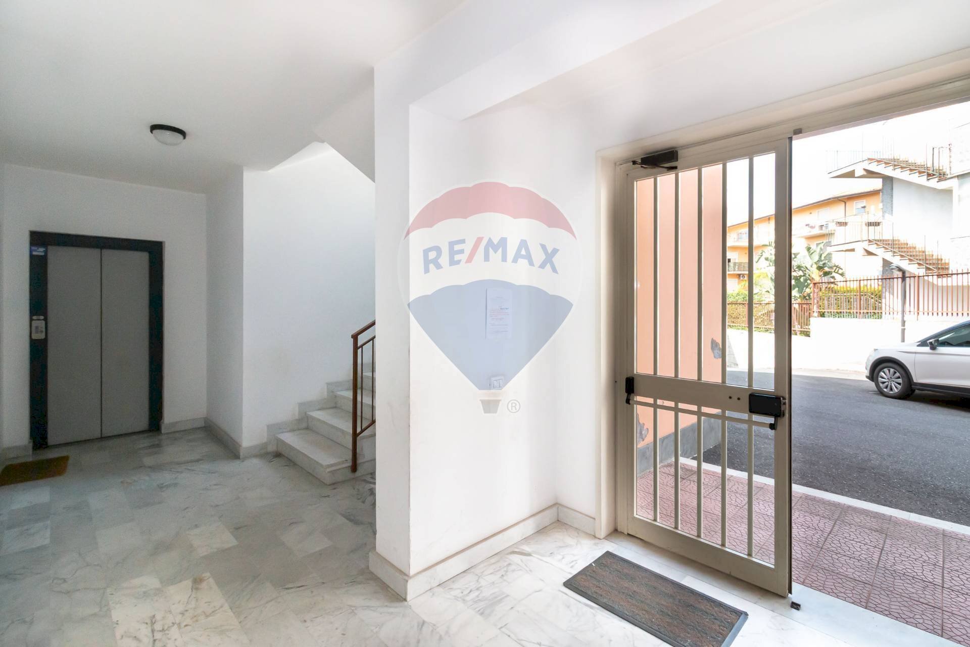 Ricezione / Lobby - Trilocale Antonino Corsaro
 
11, Camporotondo Etneo - foto 3