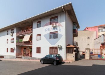 Edificio all\'aperto - Trilocale Antonino Corsaro
 
11, Camporotondo Etneo - foto 1