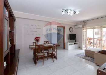 Sala da pranzo - Trilocale Antonino Corsaro
 
11, Camporotondo Etneo - foto 5