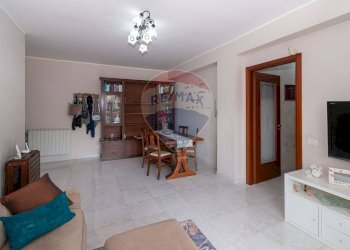 Sala da pranzo - Trilocale Antonino Corsaro
 
11, Camporotondo Etneo - foto 6