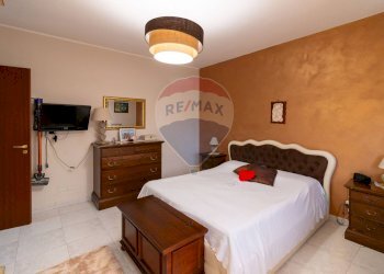 Camera / camera da letto - Trilocale Antonino Corsaro
 
11, Camporotondo Etneo - foto 11