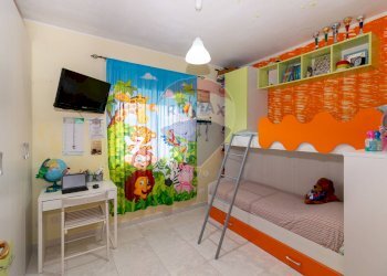 Camera / camera da letto - Trilocale Antonino Corsaro
 
11, Camporotondo Etneo - foto 13