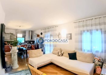 soggiorno con angolo cottura - Casa semi indipendente via carriona di ravaccione, Carrara - foto 4