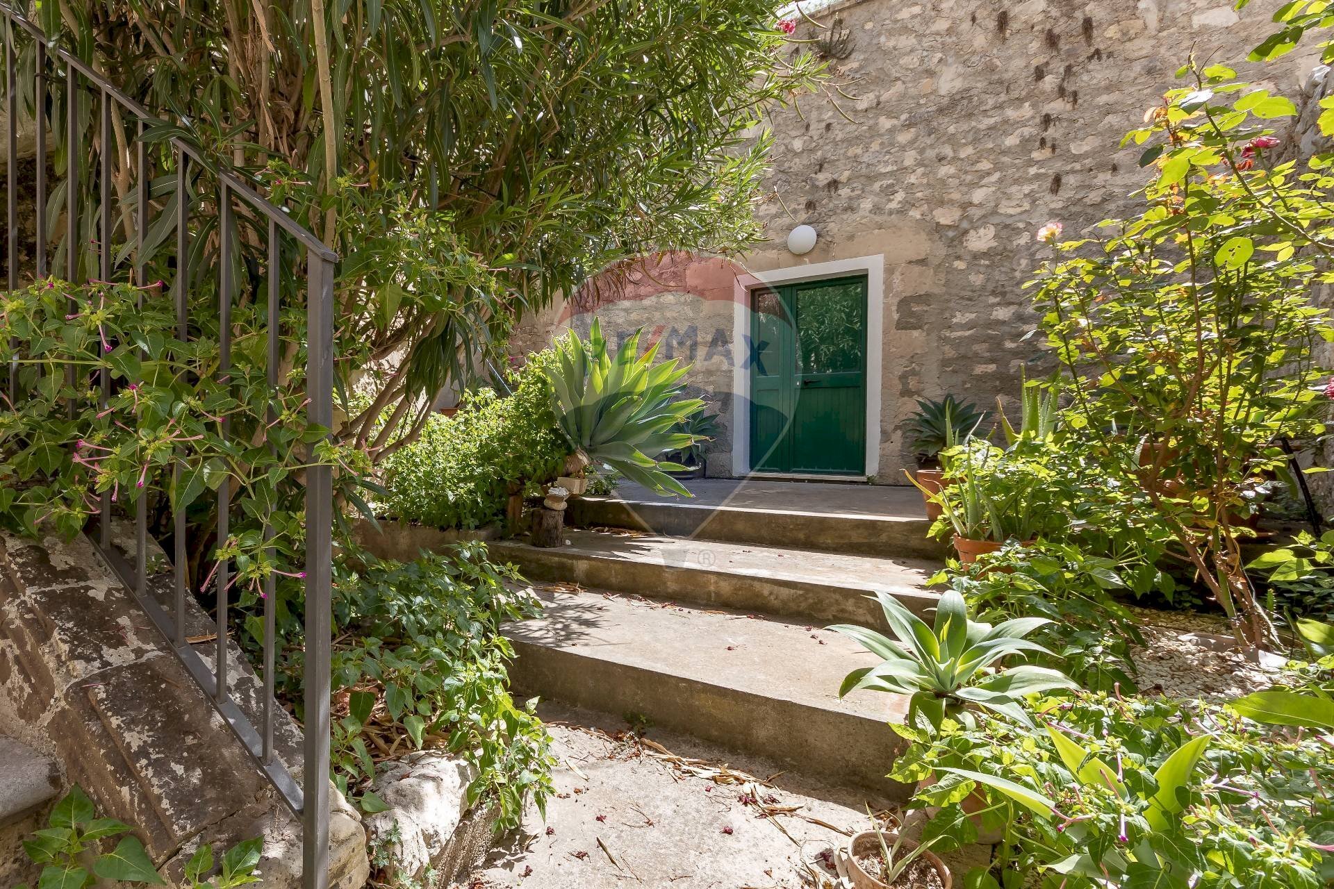 Giardino - Casa indipendente CORSO UMBERTO 1
 
244, Modica - foto 1