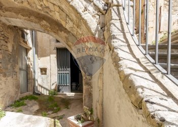 Edificio all\'aperto - Casa indipendente CORSO UMBERTO 1
 
244, Modica - foto 56