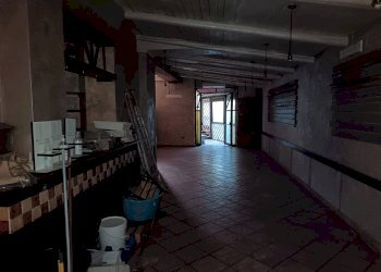 Foto 4 - Locale Commerciale VIA ISAIA GABOLA
 
39, Nocera Inferiore - foto 4