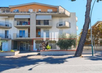 Foto 1 - Commercial Premises Via Nazionale
 
1, Roseto degli Abruzzi - photo 1