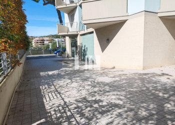 Foto 5 - Commercial Premises Via Nazionale
 
1, Roseto degli Abruzzi - photo 5