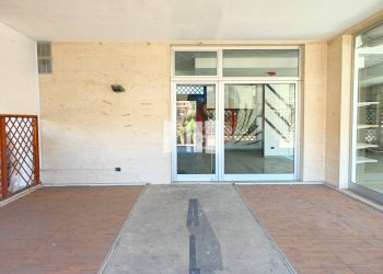 Foto 11 - Commercial Premises Via Nazionale
 
1, Roseto degli Abruzzi - photo 11