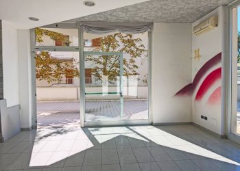 Foto 14 - Commercial Premises Via Nazionale
 
1, Roseto degli Abruzzi - photo 14