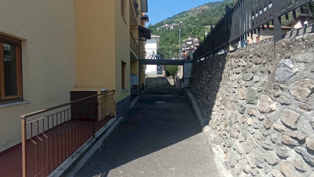 Cortile interno - Bilocale Frazione Clou, Sarre - foto 2