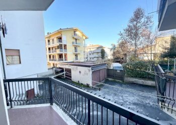 Balcone - Trilocale corso Giovanni Giolitti, 14, Busca - foto 9