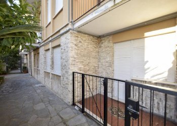 accesso condominiale - Three-room apartment via Laiolo 2, Spotorno - photo 3