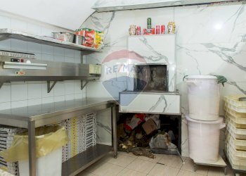 Dettagli - Attività Commerciale Via Etnea
 
778, Catania - foto 14