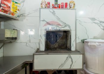 Dettagli - Attività Commerciale Via Etnea
 
778, Catania - foto 15