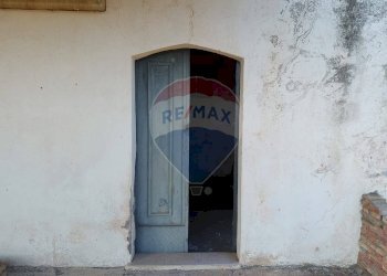 Edificio all\'aperto - Terreno agricolo Contrada Fossa Creta
snc, Paterno - foto 2