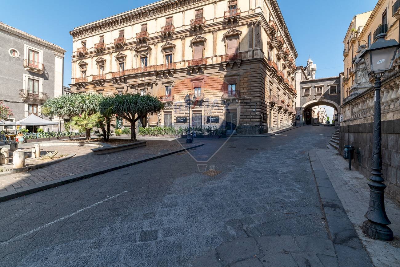 Edificio all\'aperto - Appartamento Piazza San Francesco D'assisi
 
11, Catania - foto 1