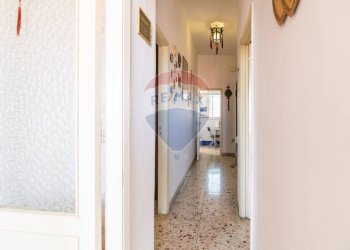 Hall / corridoio - Trilocale Via Strano
 
26, Catania - foto 8