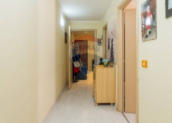 Hall / corridoio - Trilocale Via Vittorio Emanuele
 
104, Gravina di Catania - foto 8