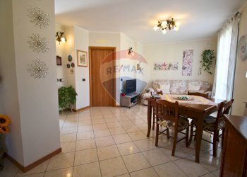 Sala da pranzo - Quadrilocale VIA PEREGO
 
21, Calusco d'Adda - foto 4