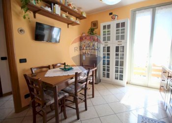 Sala da pranzo - Quadrilocale VIA PEREGO
 
21, Calusco d'Adda - foto 7