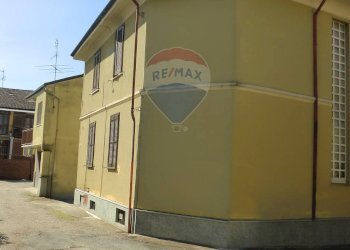 Edificio all\'aperto - Trilocale via Fratelli Bricco
 
6, Cerano - foto 8