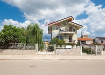 Casa all\'aperto - Villa Corso Vittorio Emanuele
 
3, Carinola - foto 1