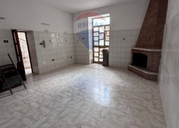 Stanza vuota - Casa semi indipendente Via Falerno
10, Falciano del Massico - foto 3