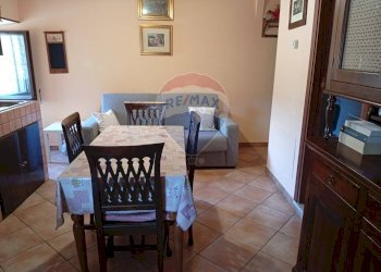 Sala da pranzo - Quadrilocale Via Fontana Nuova
 
16, Barrea - foto 1