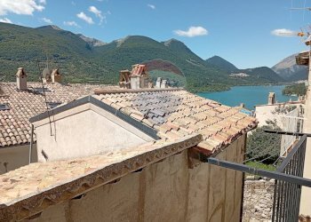 Vista delle montagne - Quadrilocale Via Fontana Nuova
 
16, Barrea - foto 2