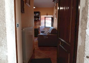 Hall / corridoio - Quadrilocale Via Fontana Nuova
 
16, Barrea - foto 8