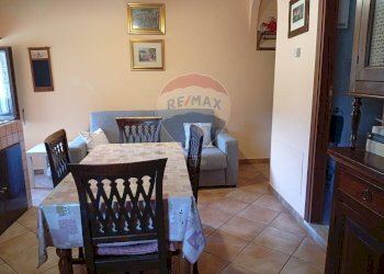 Sala da pranzo - Quadrilocale Via Fontana Nuova
 
16, Barrea - foto 11