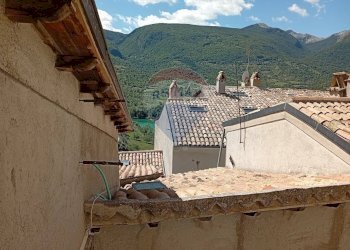 Vista delle montagne - Quadrilocale Via Fontana Nuova
 
16, Barrea - foto 15