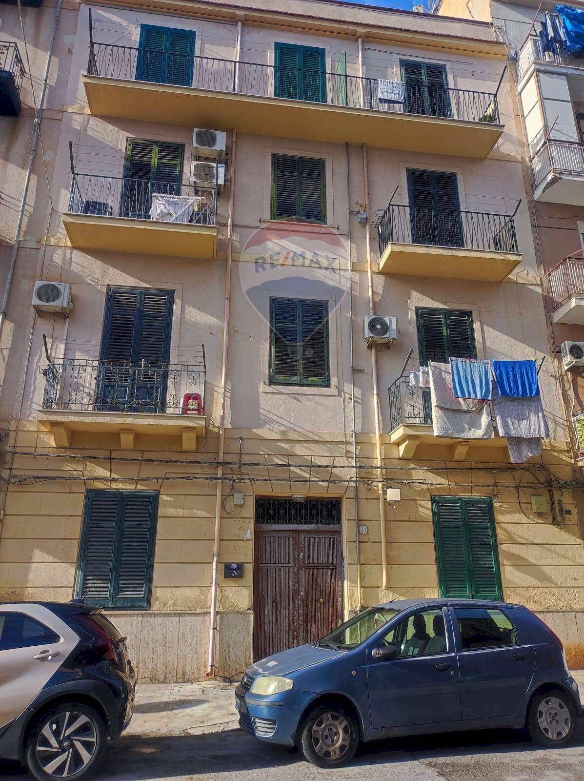Edificio all\'aperto - Two-room apartment Via Andrea Chiaramonte
 
41, Palermo - photo 1