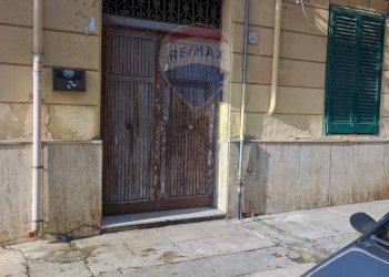 Edificio all\'aperto - Bilocale Via Andrea Chiaramonte
 
41, Palermo - foto 2