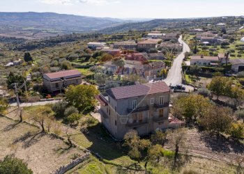 Vista delle montagne - Casa indipendente Consorziale san Giacomo Piane Pozzi
 
35, Modica - foto 23