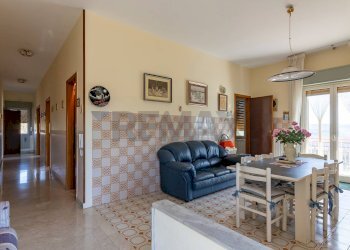 Sala da pranzo - Casa indipendente Consorziale san Giacomo Piane Pozzi
 
35, Modica - foto 30