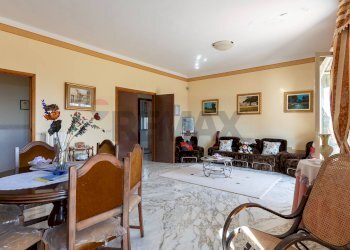 Sala da pranzo - Casa indipendente Consorziale san Giacomo Piane Pozzi
 
35, Modica - foto 31