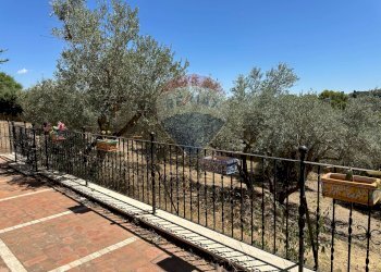 Balcone - Villa Contrada Niscima
 
snc, Caltanissetta - foto 19