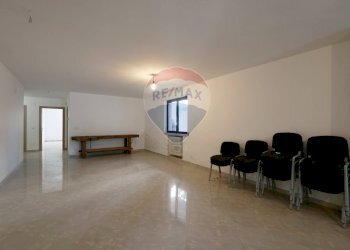 Soggiorno - Ufficio Corso Alcide De Gasperi
 
401, Bari - foto 11