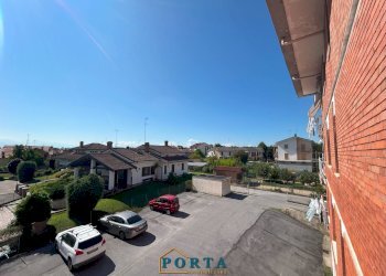 Foto 22 - Trilocale Viale Vittorio Veneto
 
35F, Carrù - foto 22