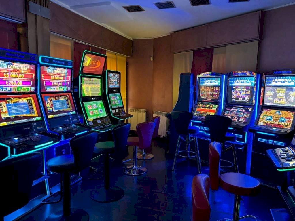 Interno non residenziale - Sale Giochi Alessandria - foto 3