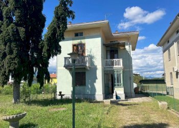 Facciata - Villa via Giovanni Amendola, 274, Cossato - foto 1