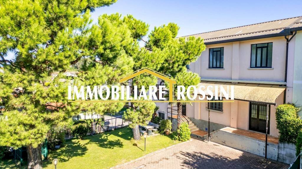 Facciata - Villa via Guglielmo Marconi, 25, Gazzada Schianno - photo 3