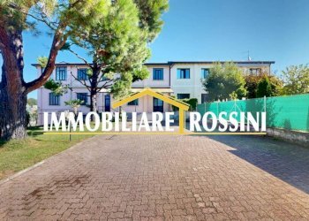 Cortile interno - Villa via Guglielmo Marconi, 25, Gazzada Schianno - foto 1