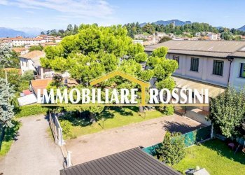 Facciata - Villa via Guglielmo Marconi, 25, Gazzada Schianno - foto 2