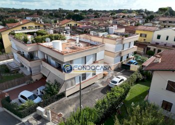 ESTERNO - Appartamento Via san Giuseppe Vecchio, Massa - foto 2