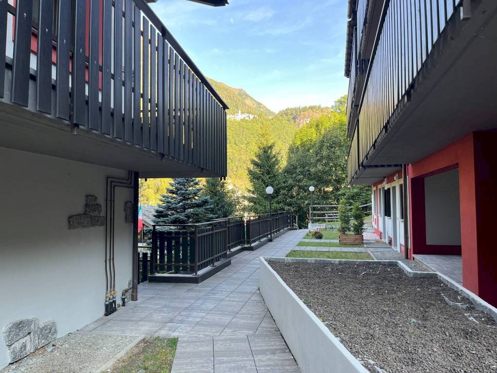 Cortile interno - Bilocale via Albertazzi, Caspoggio - foto 2