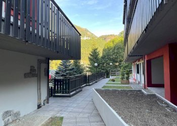 Cortile interno - Bilocale via Albertazzi, Caspoggio - foto 2